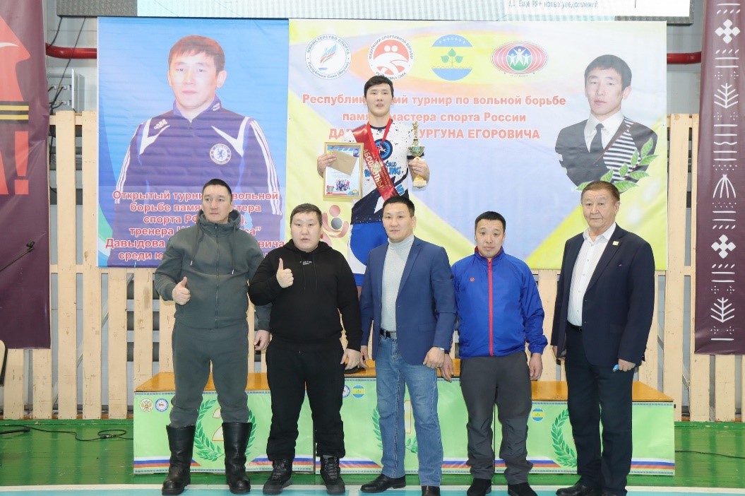 Абсолютный чемпион по борьбе хапсагай Артур Кузьмин